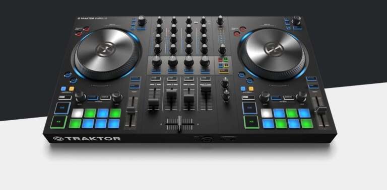 Native Instruments Traktor Kontrol S3 DJ controller